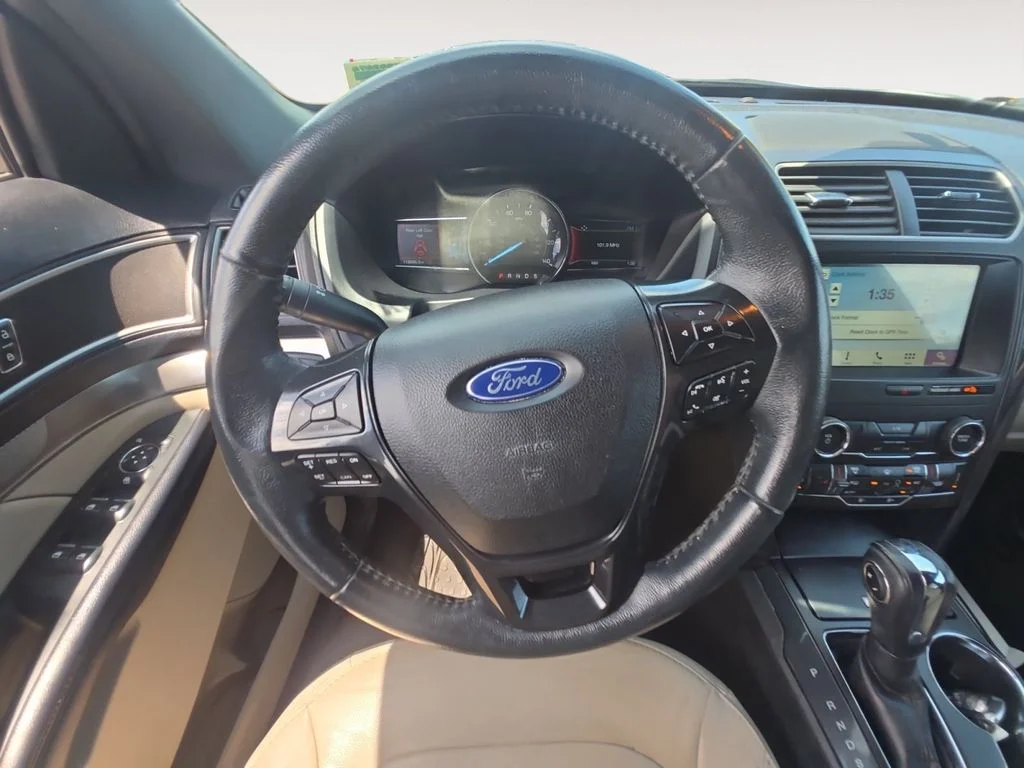 Used 2018 Red Ford XLT image 11