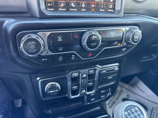 Used 2020 Silver Jeep Unlimited Sahara image 22