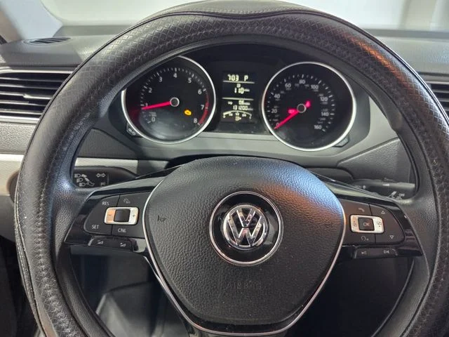 Used 2015 Gray Volkswagen 1.8T SE image 24