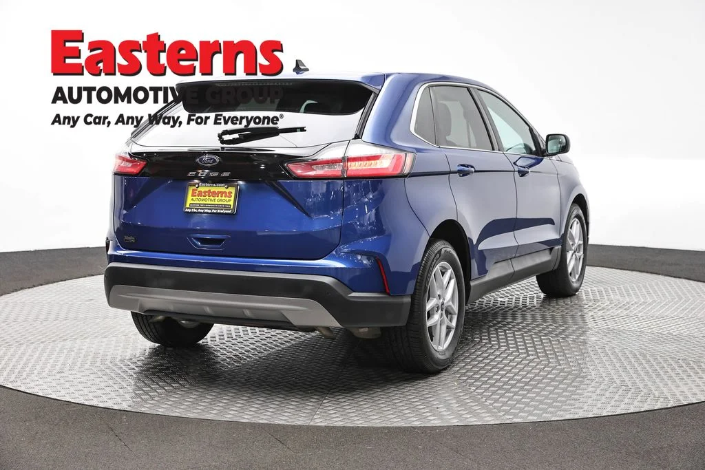 Used 2021 Blue Ford SEL image 5
