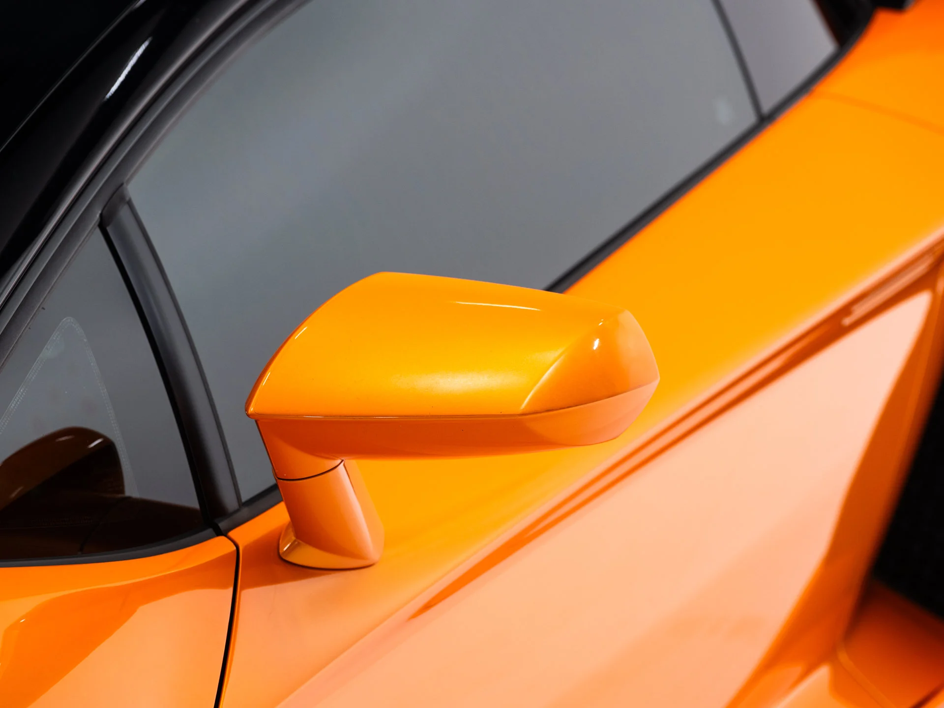 Used 2016 Arancio Atlas Pearl Effect Lamborghini LP700-4 image 25