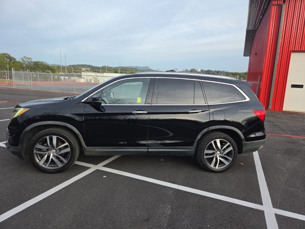 Used 2016  Honda Touring image 4
