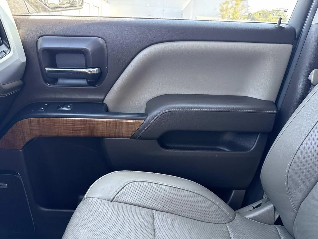 Used 2018 Red GMC SLT image 30