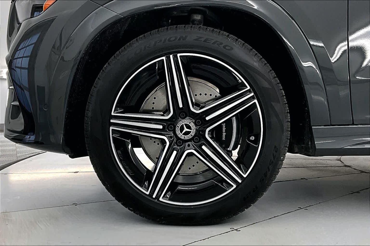New 2026 MANUFAKTUR Silicon Grey Mercedes-Benz GLE 450 image 8