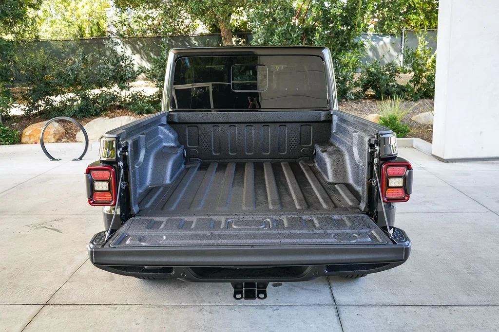 New 2026 Black Clear-Coat Exterior Paint Jeep Sahara image 23