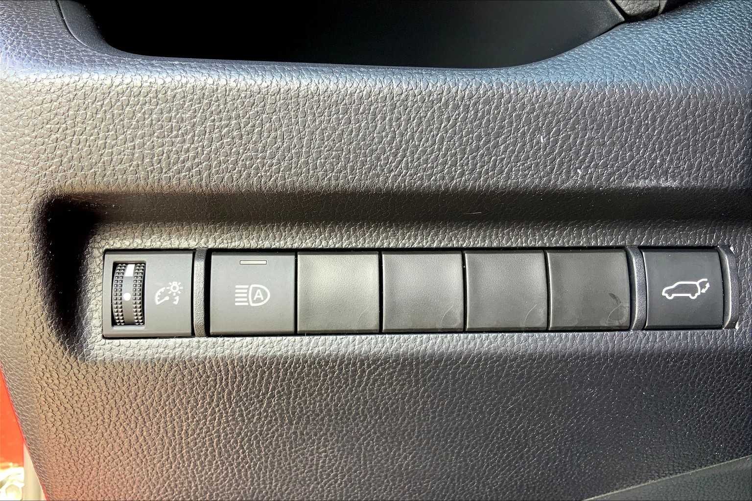 Used 2025 Ruby Flare Pearl Toyota XLE image 19