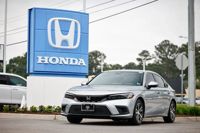 2024 Honda Civic LX CVT's photo