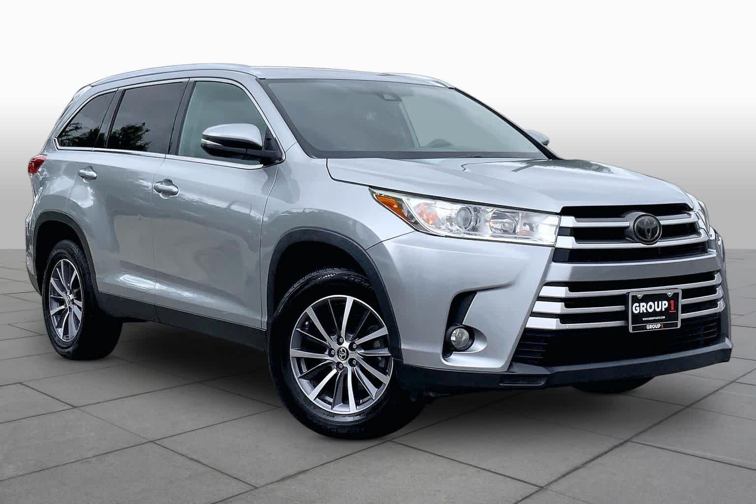 Used 2019 Celestial Silver Metallic Toyota XLE image 3