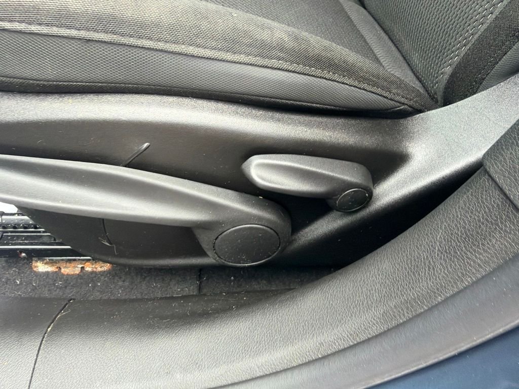 Used 2020 Blue Jeep Latitude image 12