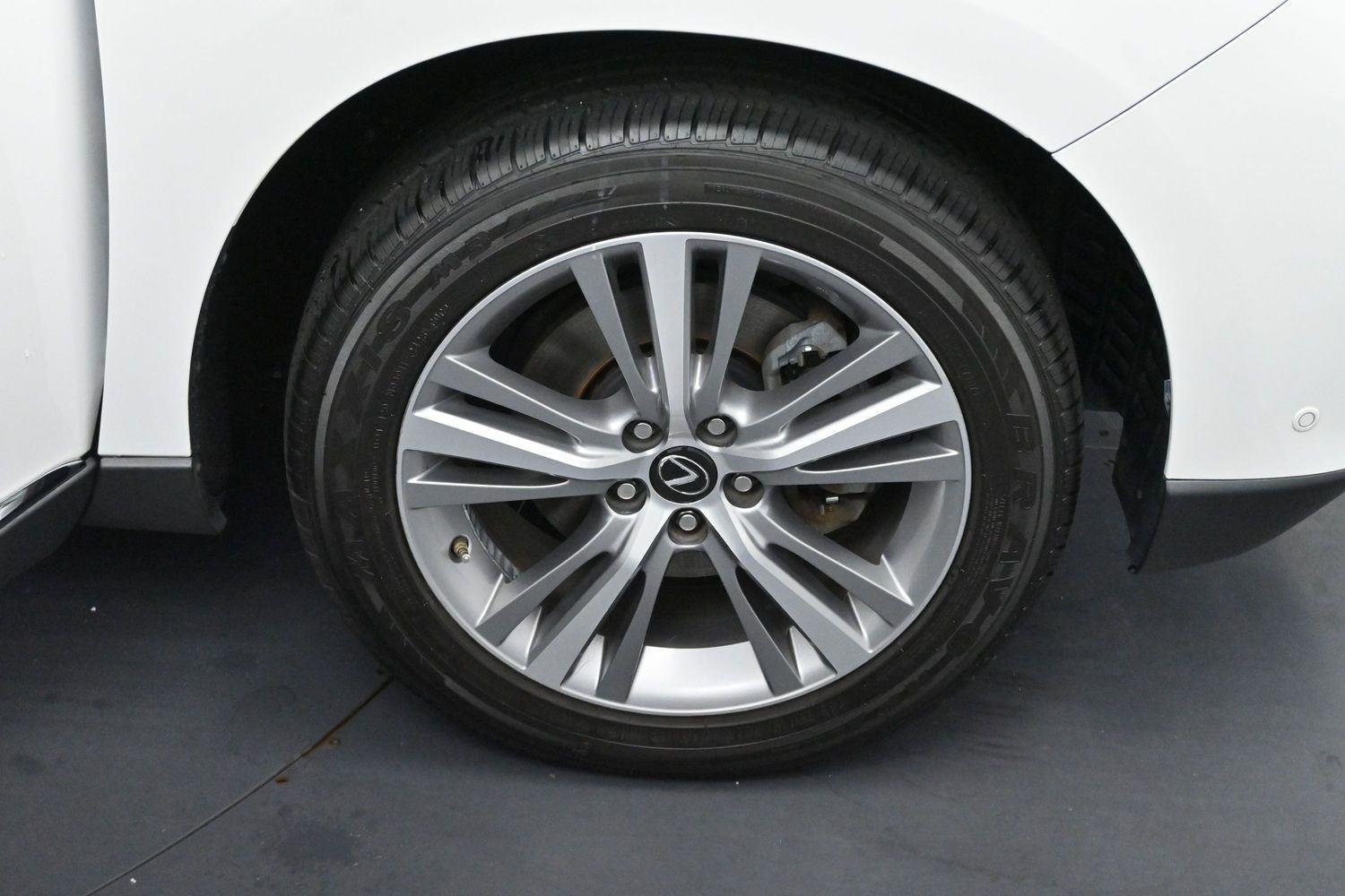 Used 2015 Starfire Pearl Lexus Base image 33