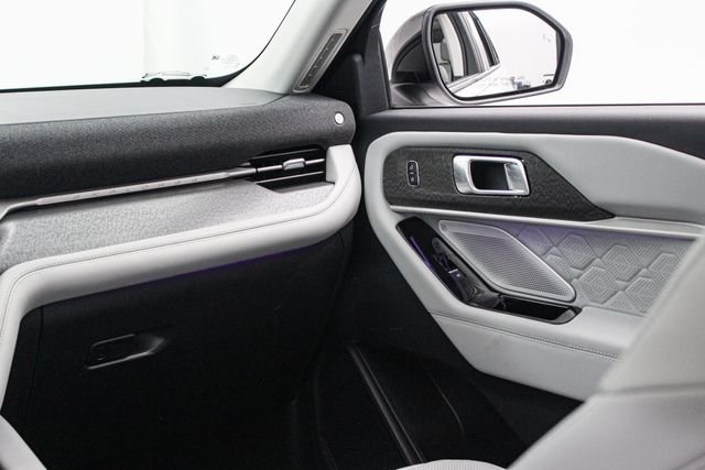 New 2026 Star White Metallic Tri-Coat Ford Platinum™ image 22