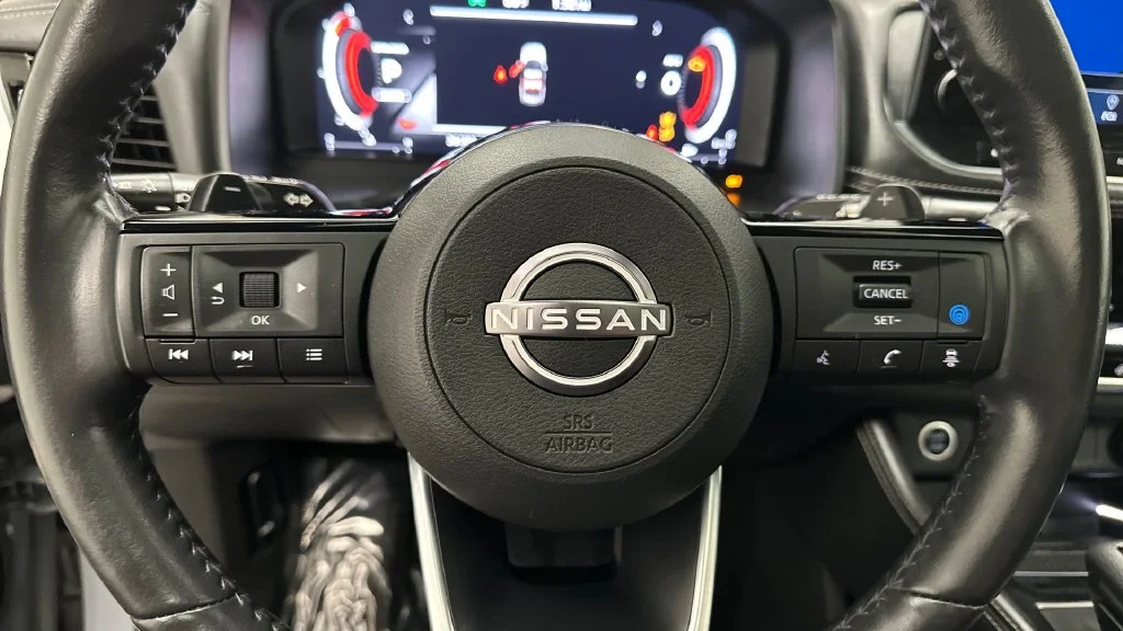 Used 2023 Gray Nissan Platinum image 16