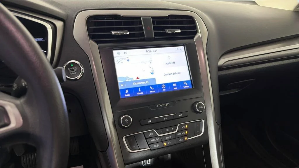 Used 2020 Red Ford SE image 21