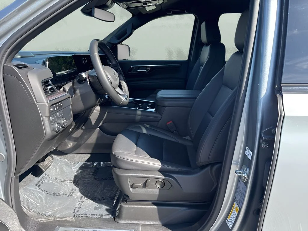 Used 2025 Gray Chevrolet Z71 image 9