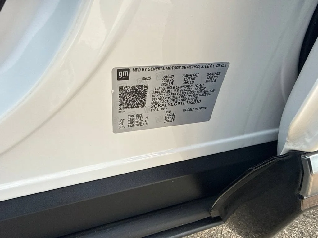 Used 2026 Summit White GMC AT4 image 41