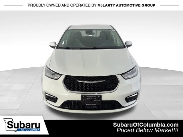 Used 2023 White Chrysler Touring L image 2