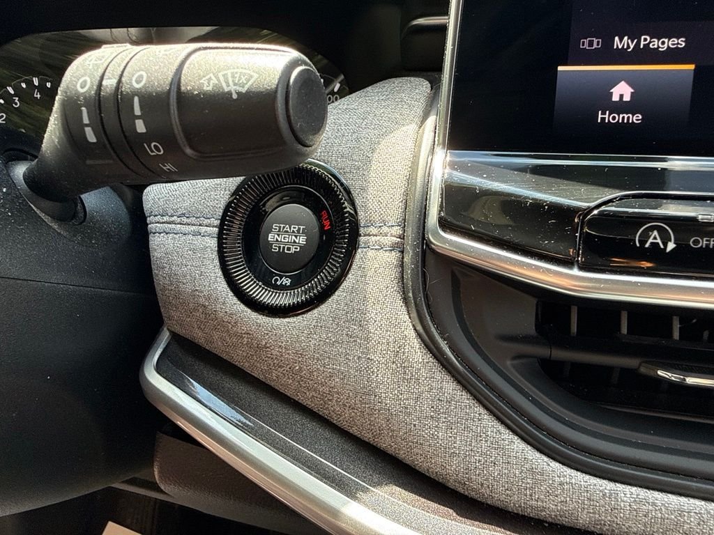Used 2023 Black Jeep Latitude image 33
