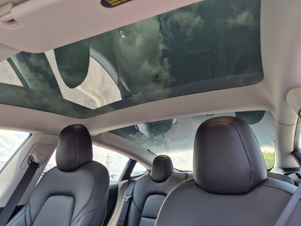 Used 2022 Red Tesla Long Range image 13