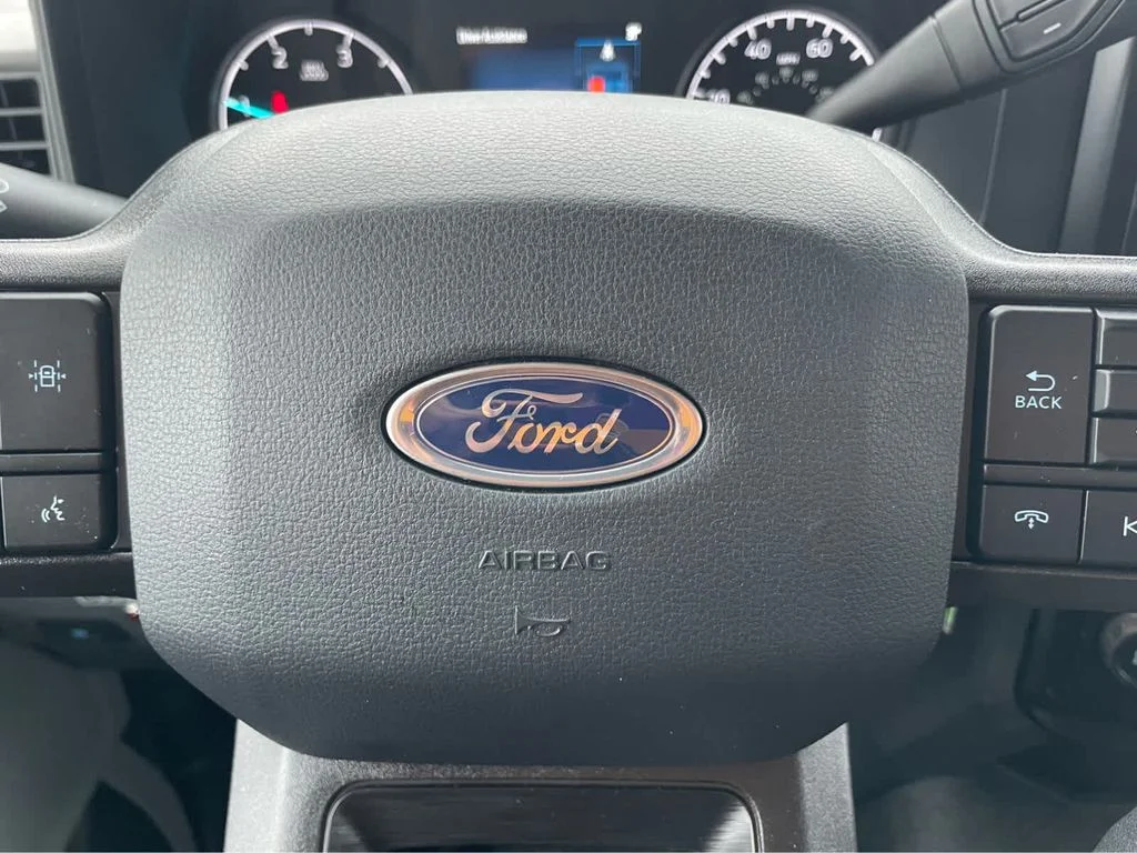 New 2025 Oxford White Ford F-550® XL image 18