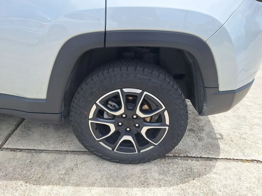 Used 2024 Silver Jeep Trailhawk image 27