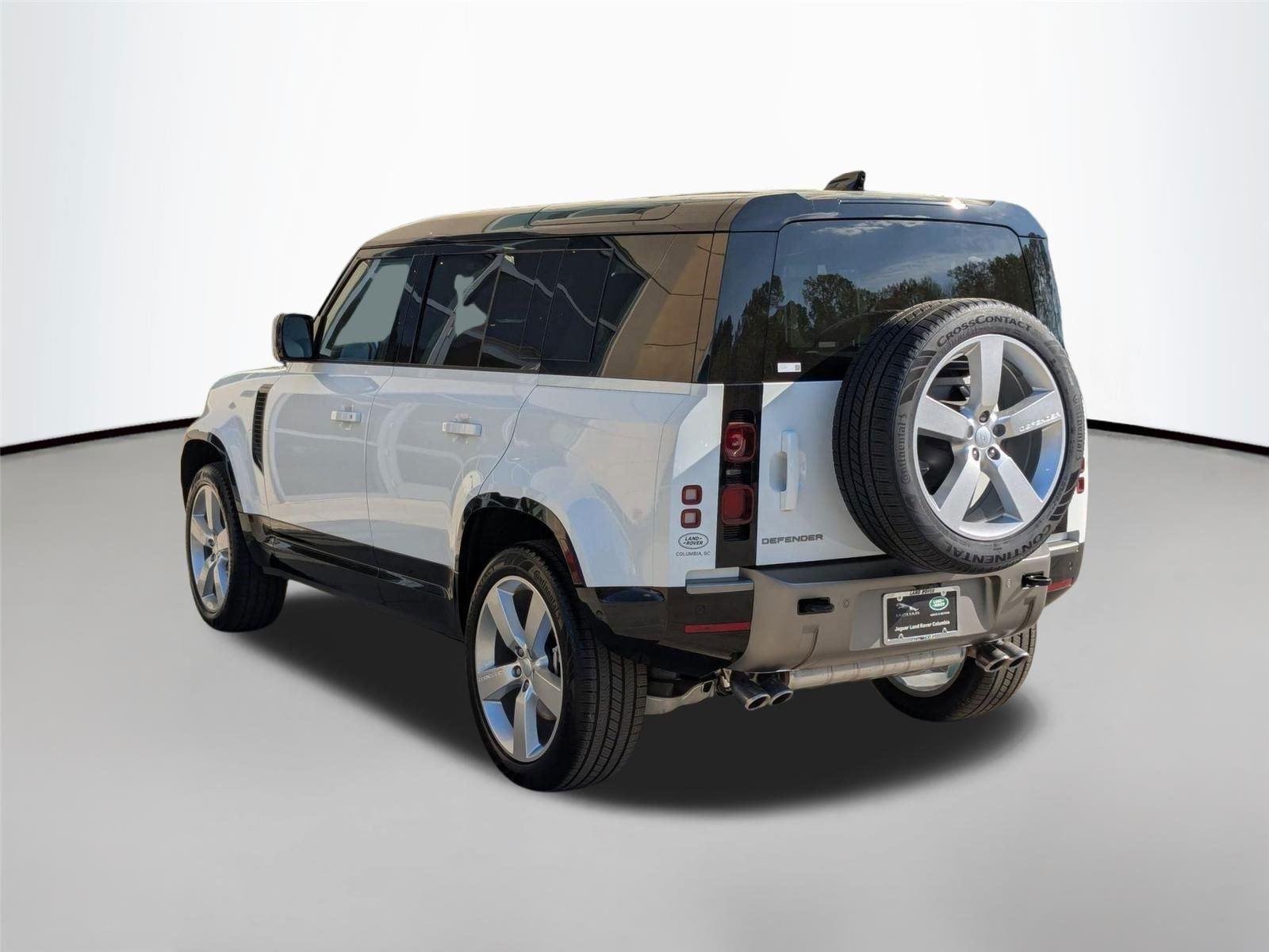Used 2025 Fuji White Land Rover X-Dynamic SE image 7
