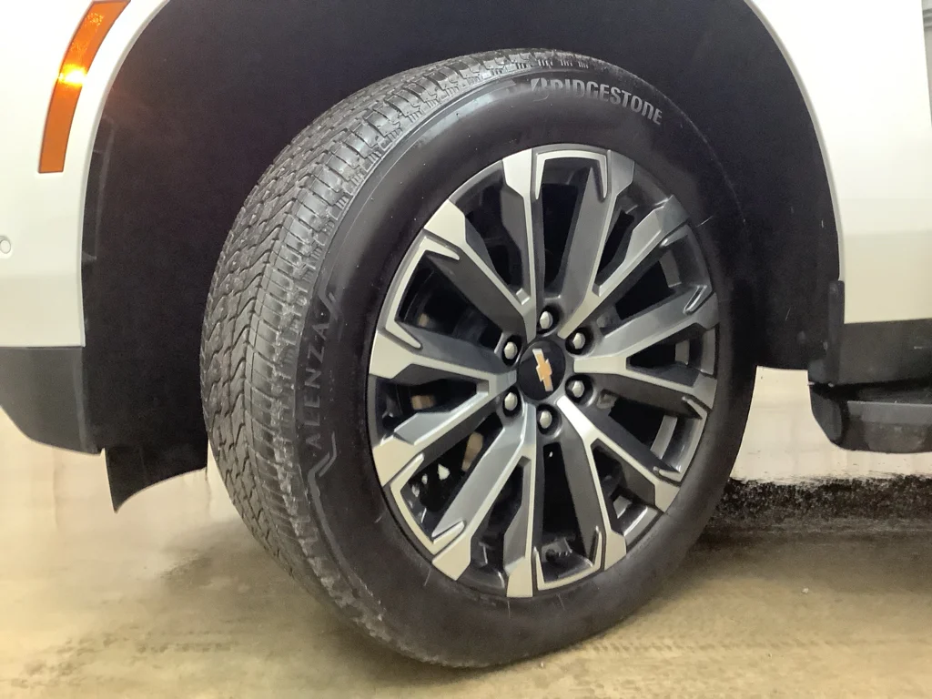 Used 2025 IRIDESCENT PEARL TRICOAT Chevrolet High Country image 29