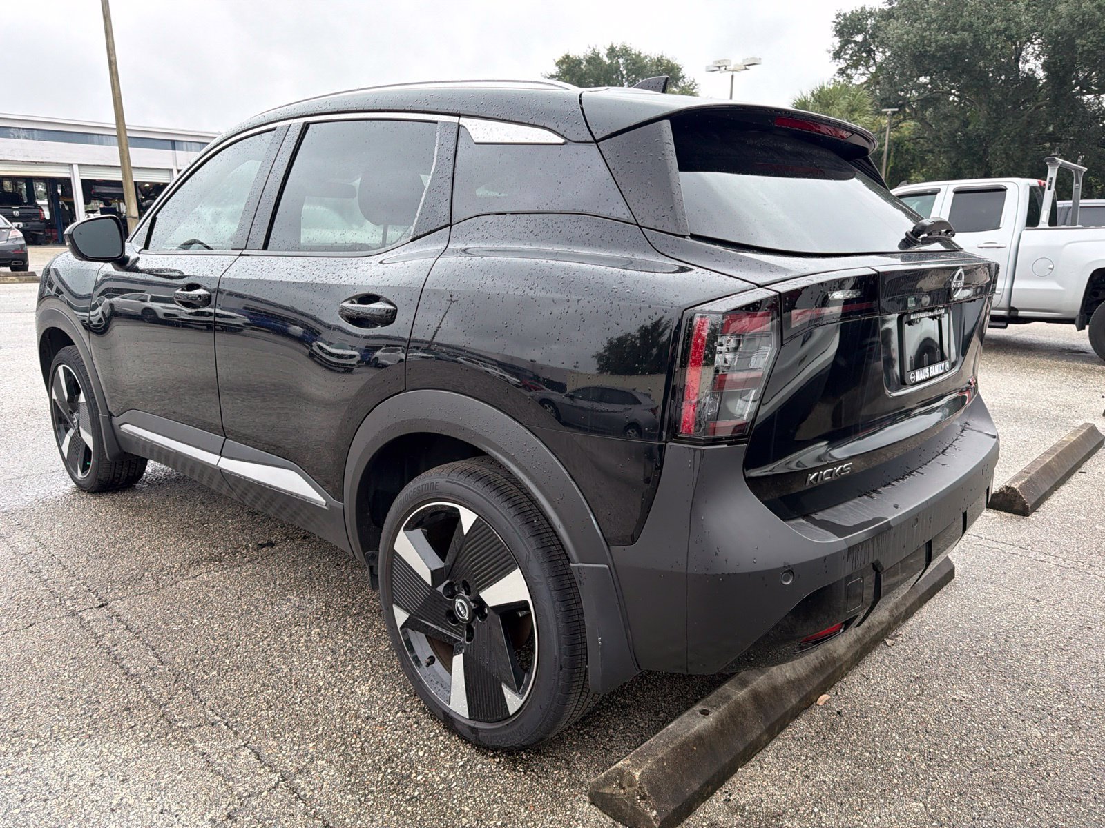 Used 2025 Black Nissan SR image 5