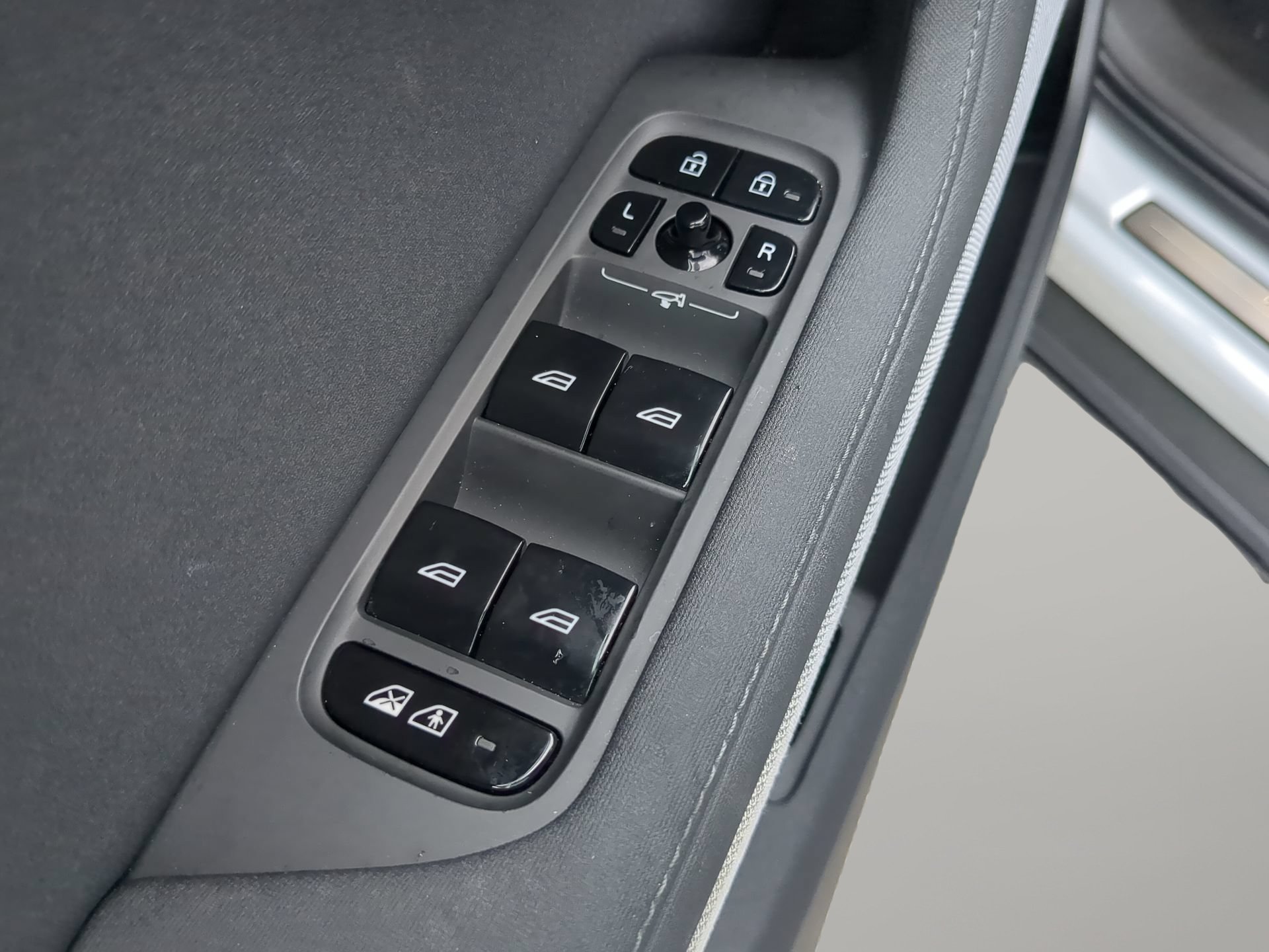 Used 2023 Magnesium Metallic Polestar Long Range Dual Motor image 54
