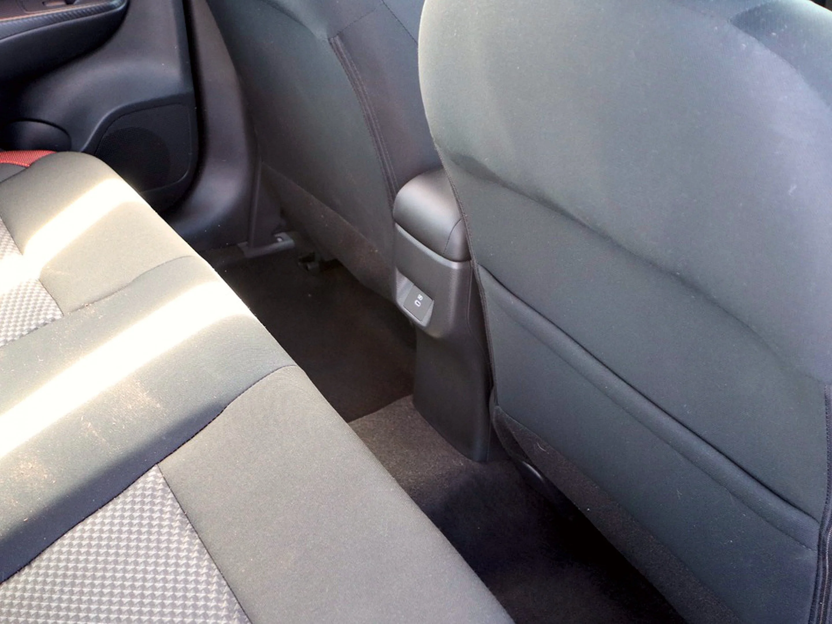 2025 Nissan Versa Sedan SR - Photo 21