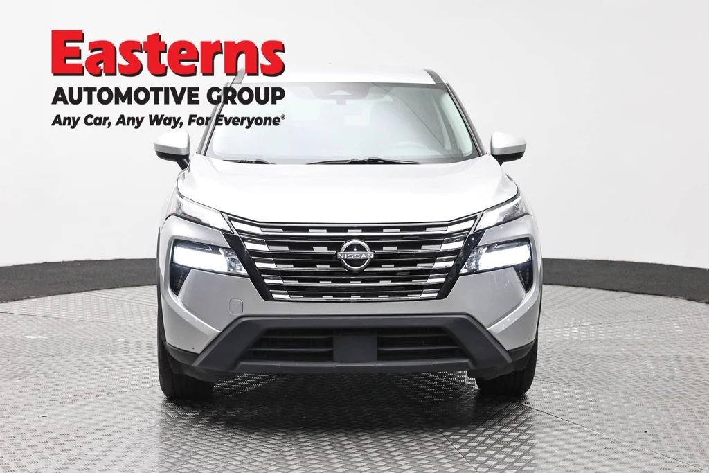 Used 2024 Silver Nissan SV image 2