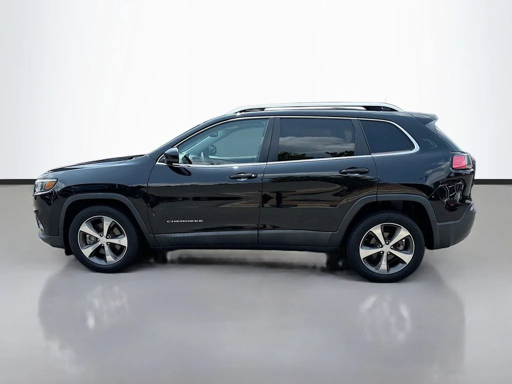 Used 2020 Diamond Black Jeep Limited image 4