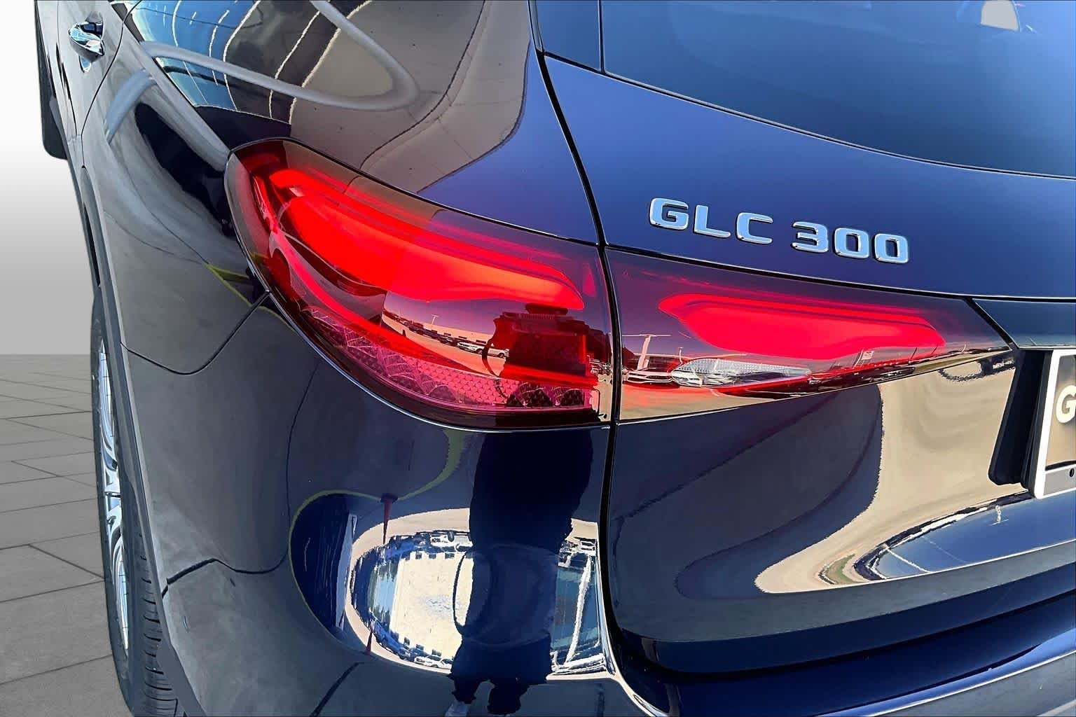 Used 2024 Nautical Blue Metallic Mercedes-Benz GLC 300 image 25