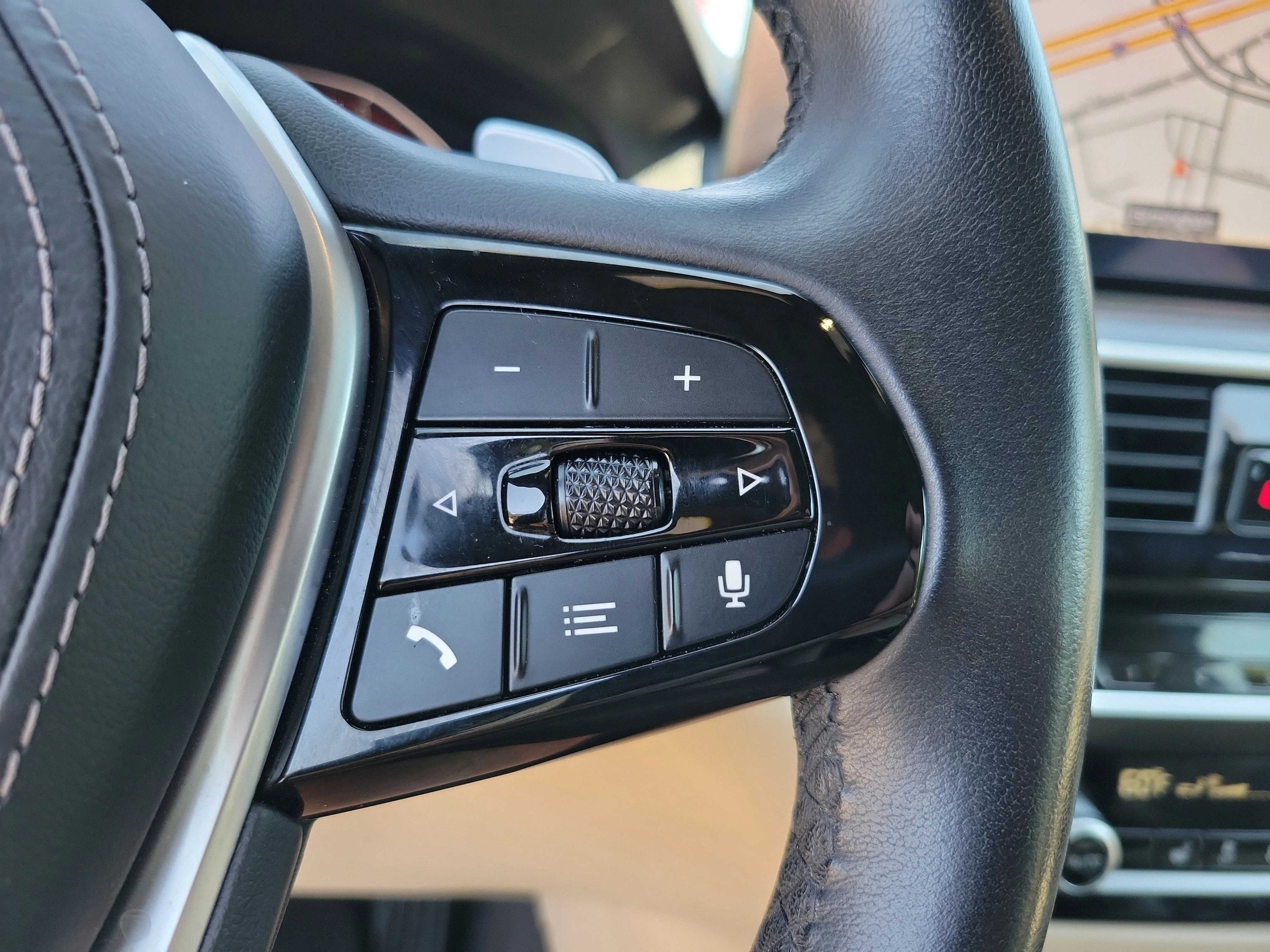 2023 BMW 5 Series 530i - Photo 19