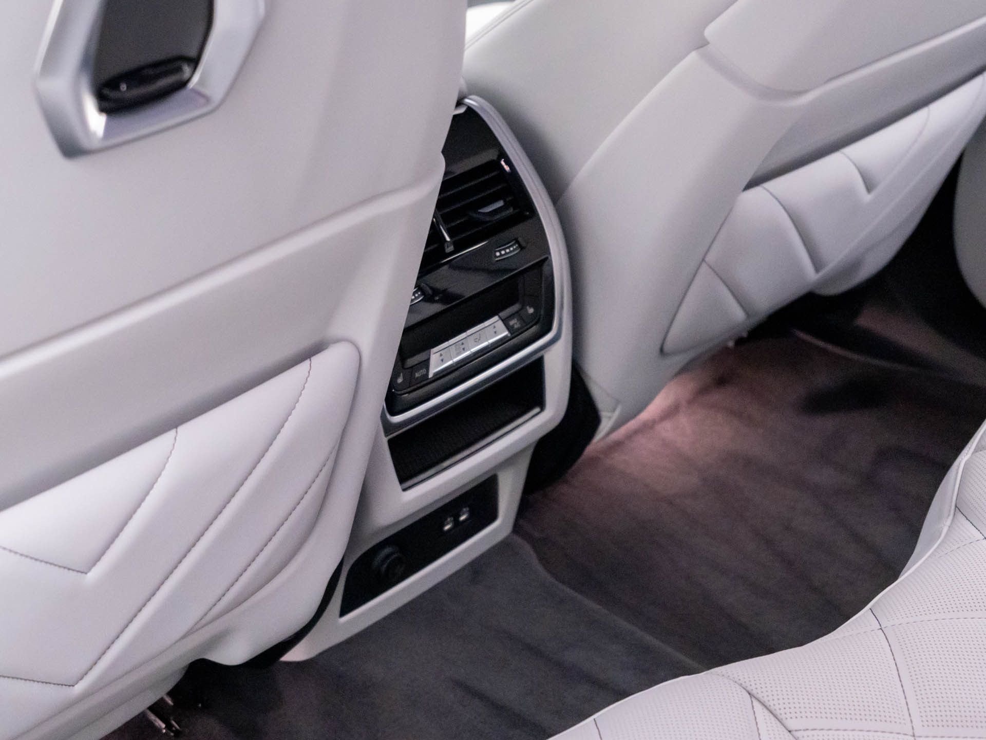 New 2026 Carbon Black Metallic BMW Label image 19