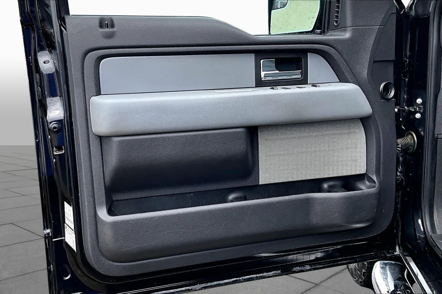 Used 2014 Tuxedo Black Metallic Ford XLT image 21