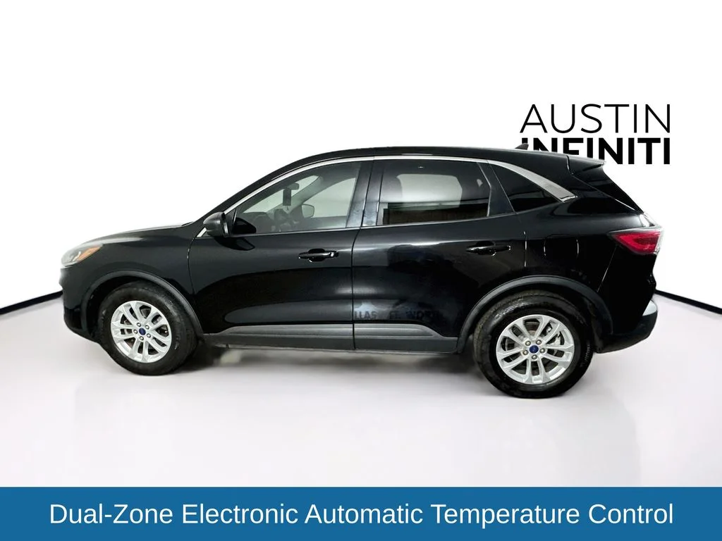 Used 2022 Black Ford SE image 4