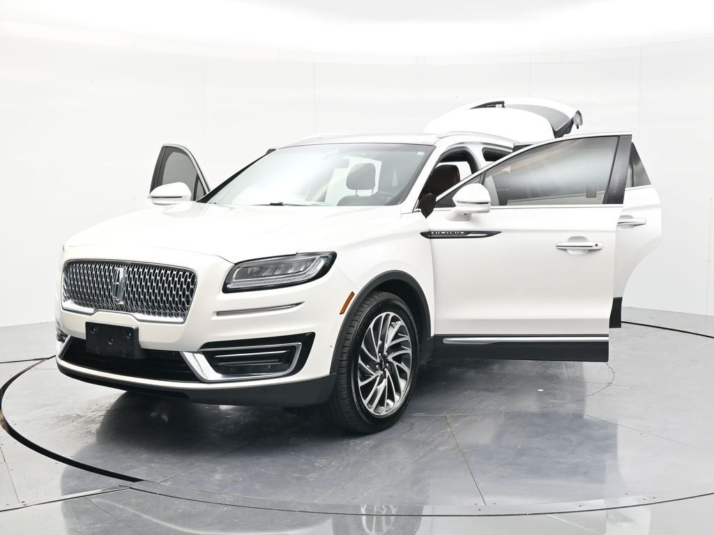 Used 2019 White Platinum Clearcoat Metallic Lincoln Reserve image 53