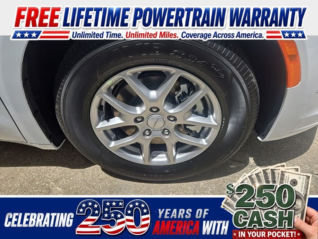 New 2027 Bright White Clear-Coat Exterior Paint Chrysler Select image 23