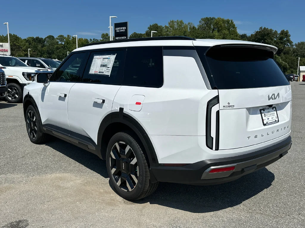 New 2027 White Kia S image 5