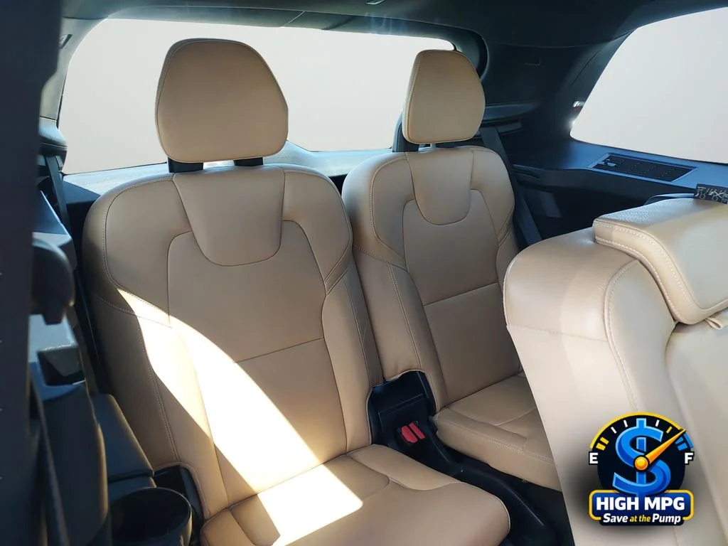 Used 2018 Black Volvo T6 Momentum image 23