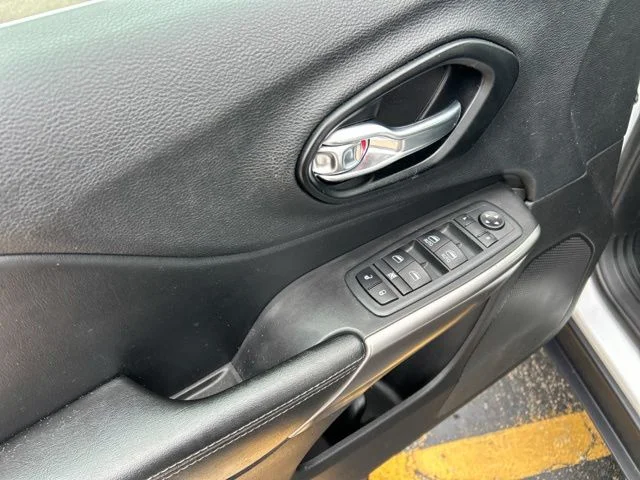 Used 2021 White Jeep Latitude Lux image 28
