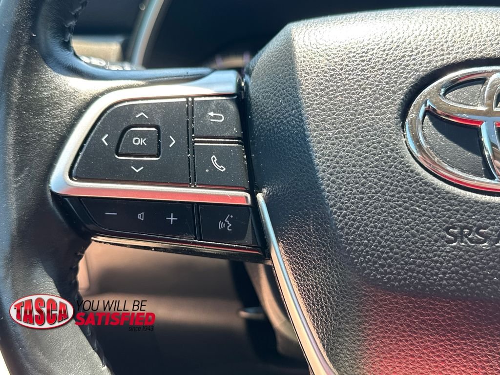 Used 2022 Gray Toyota XLE image 22