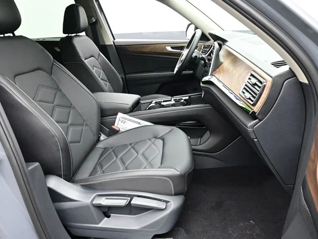 New 2026 Pure Gray Volkswagen 2.0T SE W/TECHNOLOGY image 7