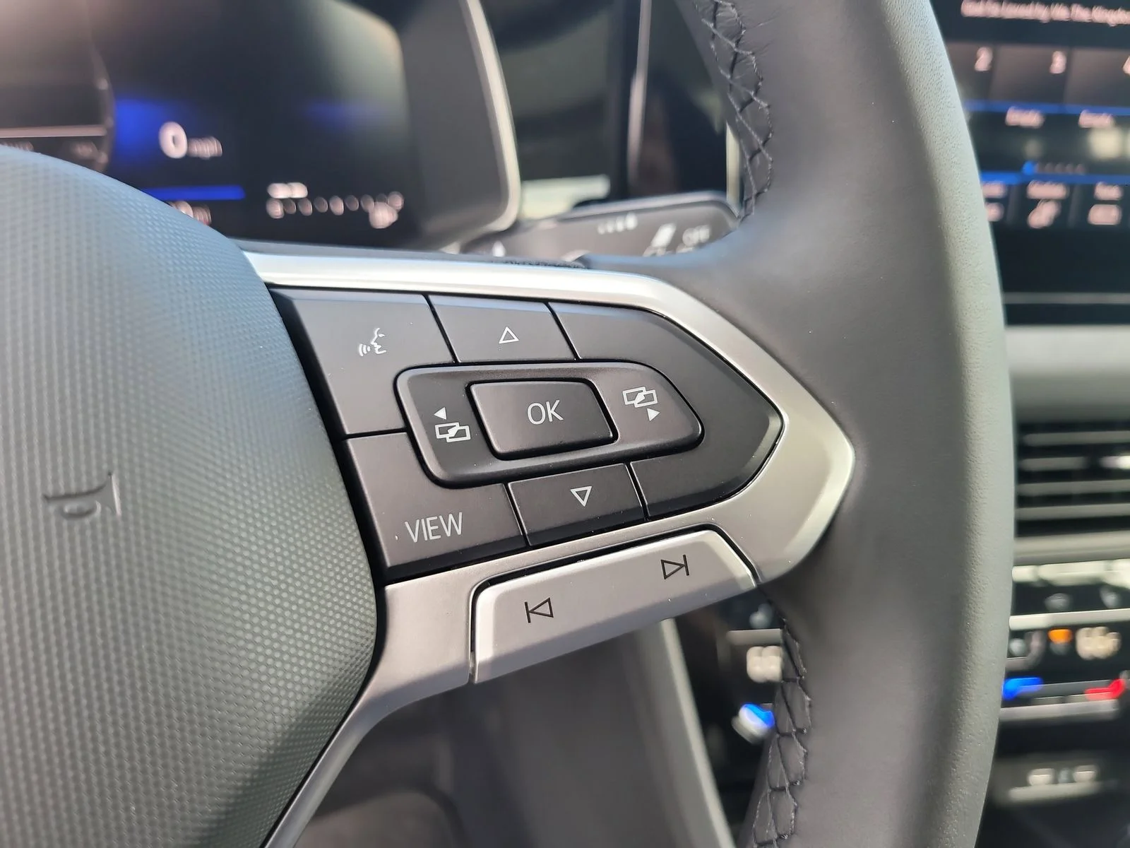 New 2026 Platinum Gray Metallic Volkswagen 1.5T SE image 30