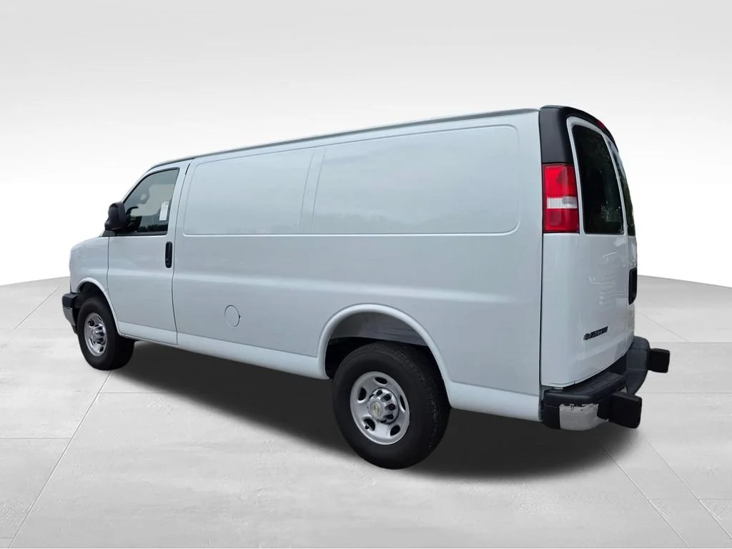 Used 2025 Summit White Chevrolet WT image 5
