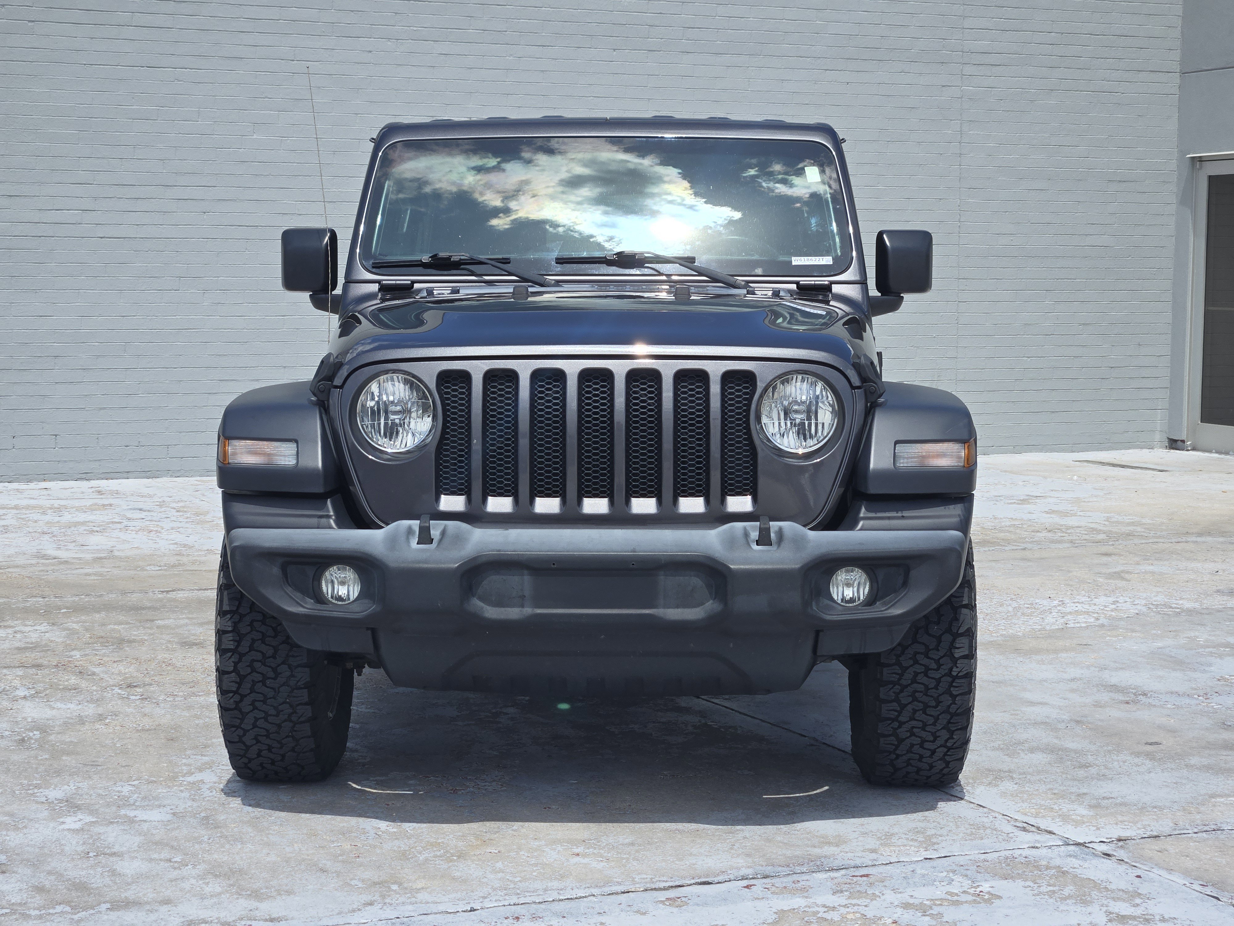Used 2019 Granite Crystal Metallic Clearcoat Jeep Sport S image 2