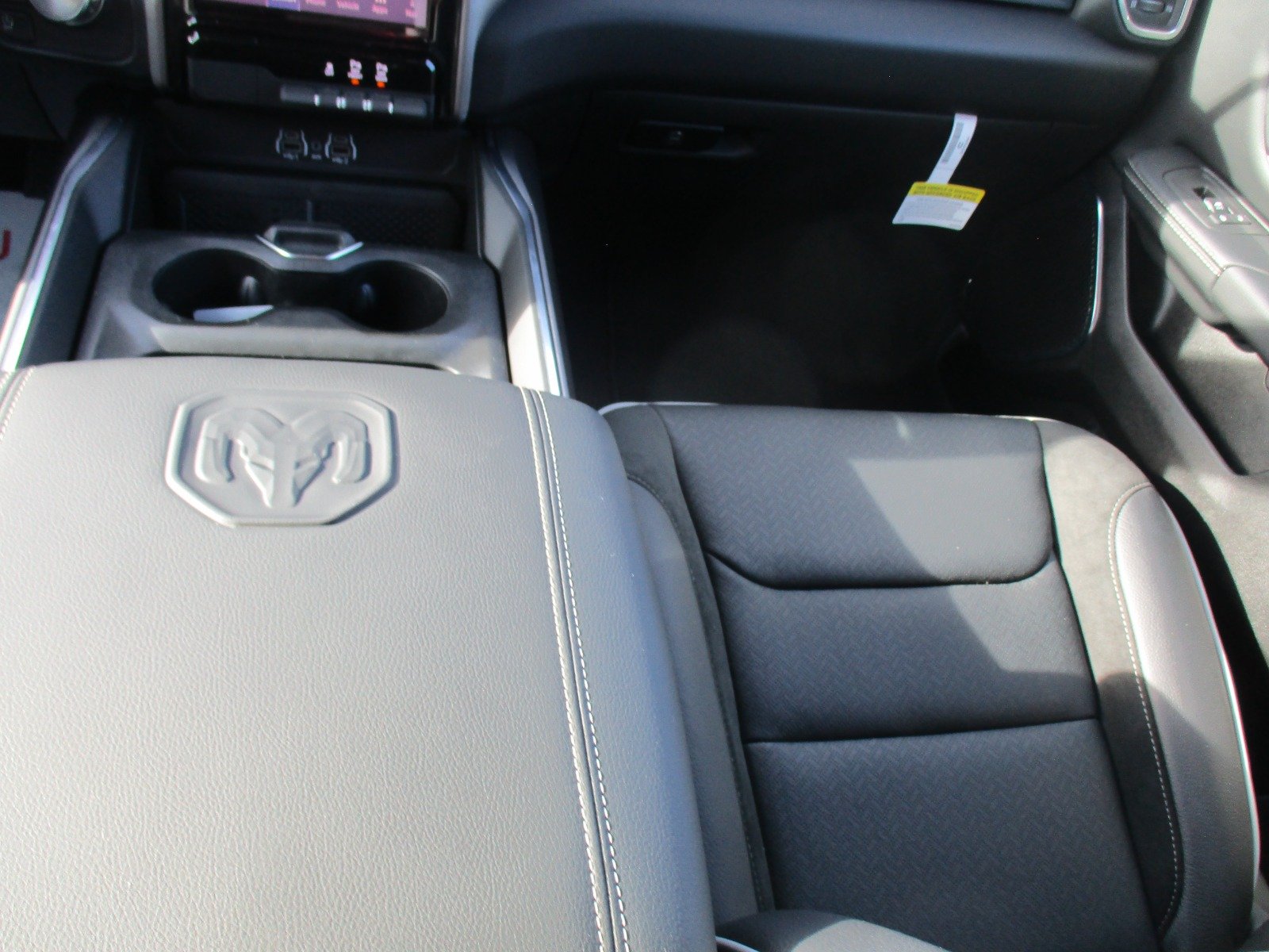 2026 RAM 1500 Laramie - Photo 18