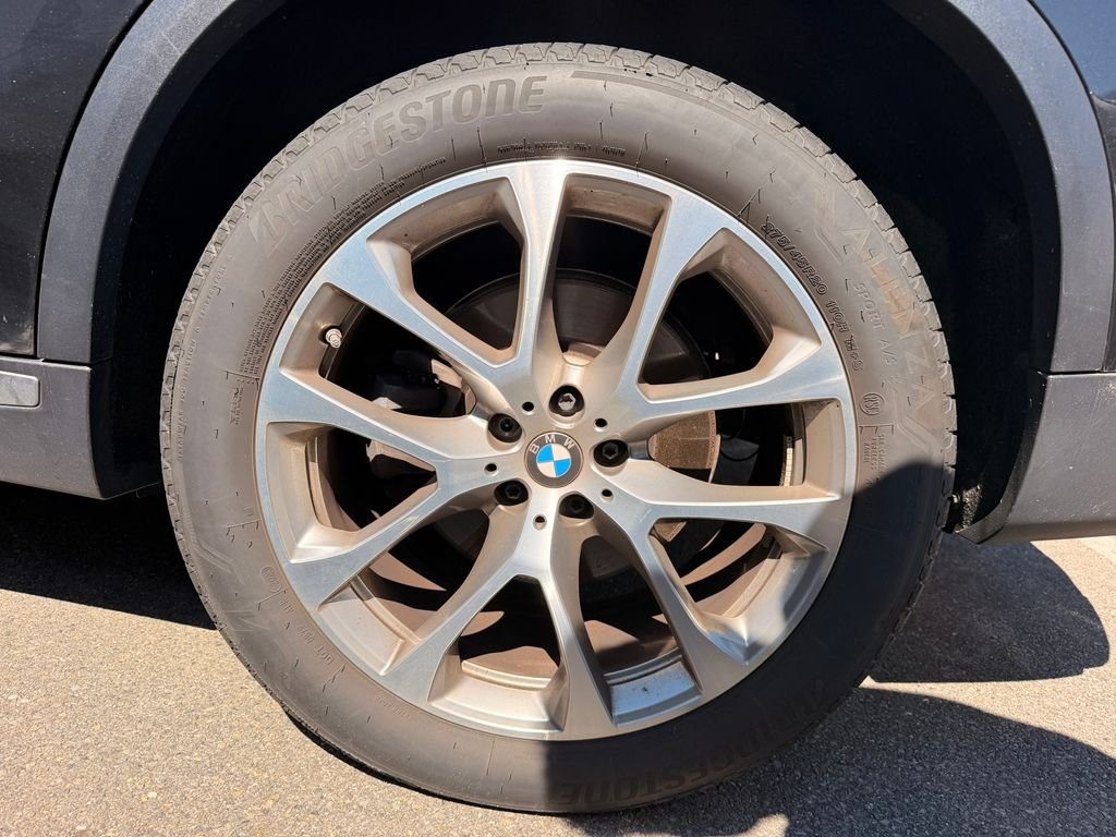 Certified Used 2024 Black Sapphire Metallic BMW xDrive40i image 5