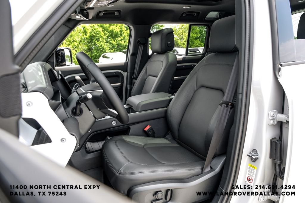 New 2026 Borasco Grey Metallic Land Rover X-Dynamic SE image 33