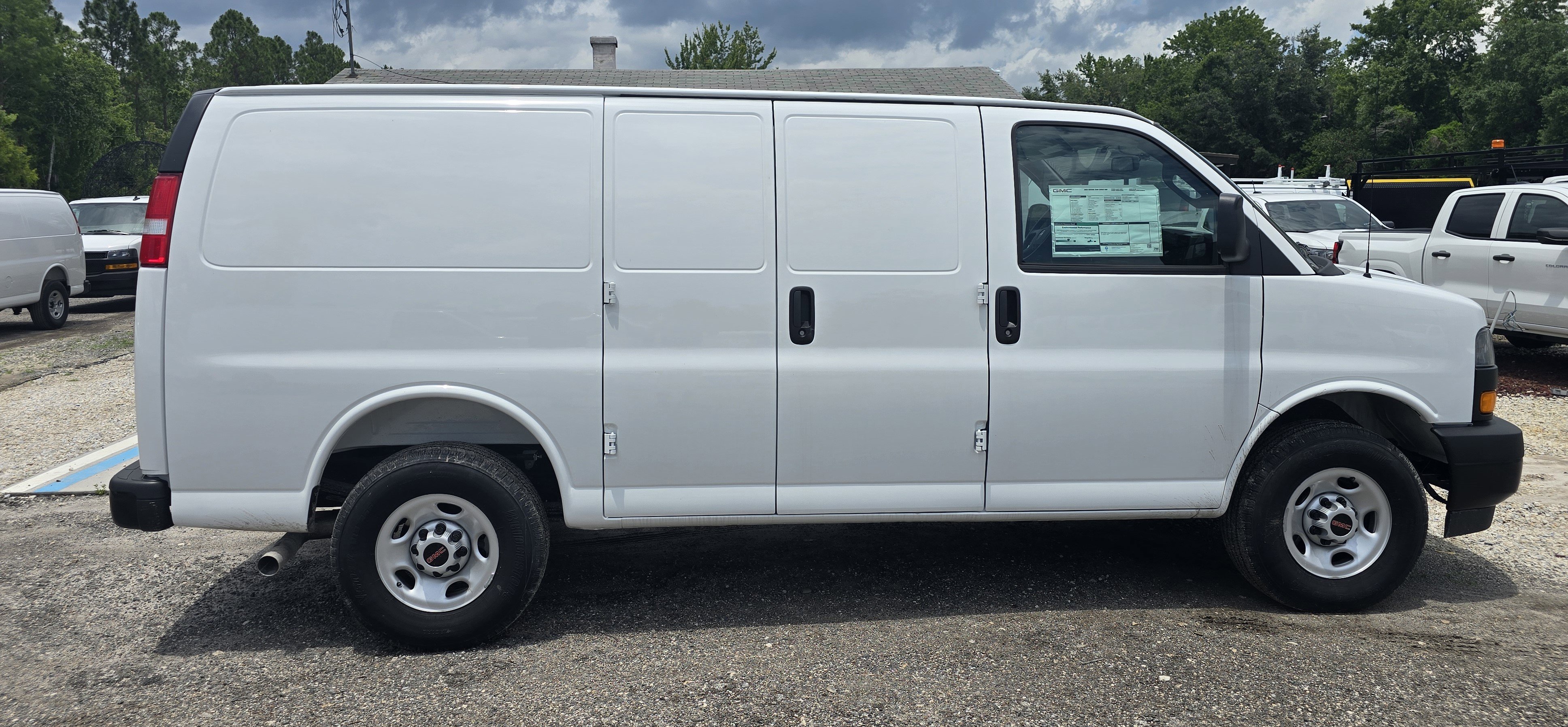 2025 GMC Savana Cargo Work Van - Photo 10